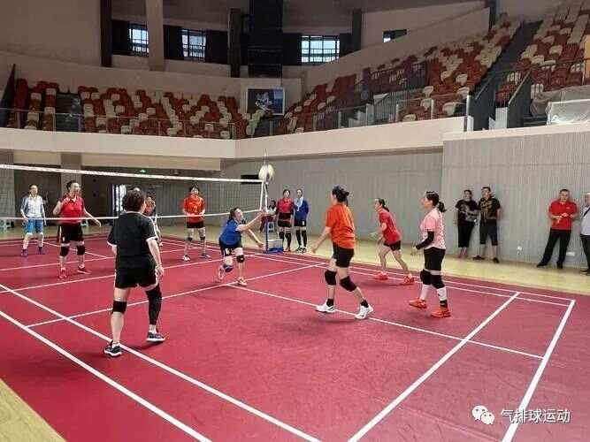 板球赛场再起风云:渝州风暴队小胜陇右烈马队,脚步移动更到位禁区内连续解围 板球赛场再起风云:渝州风暴队小胜陇右烈马队,脚步移动更到位禁区内连续解围